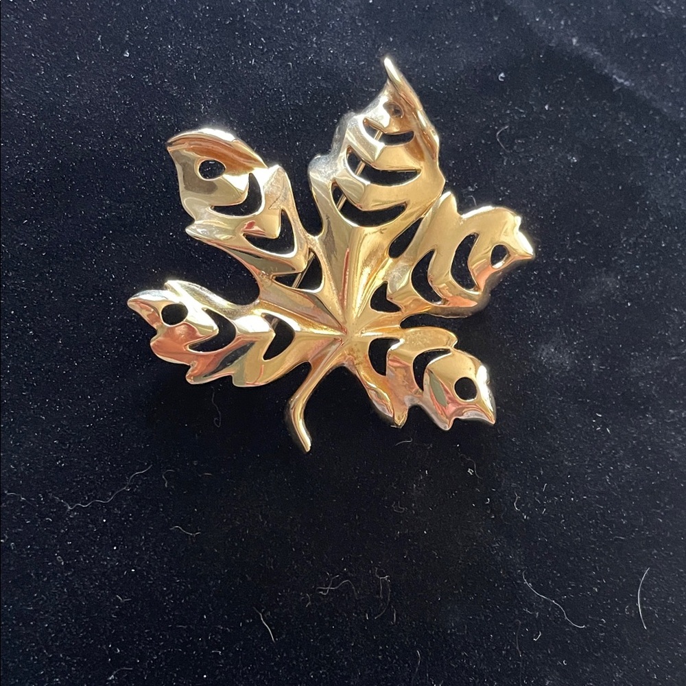 Gold tone Maple Leaf Brooch